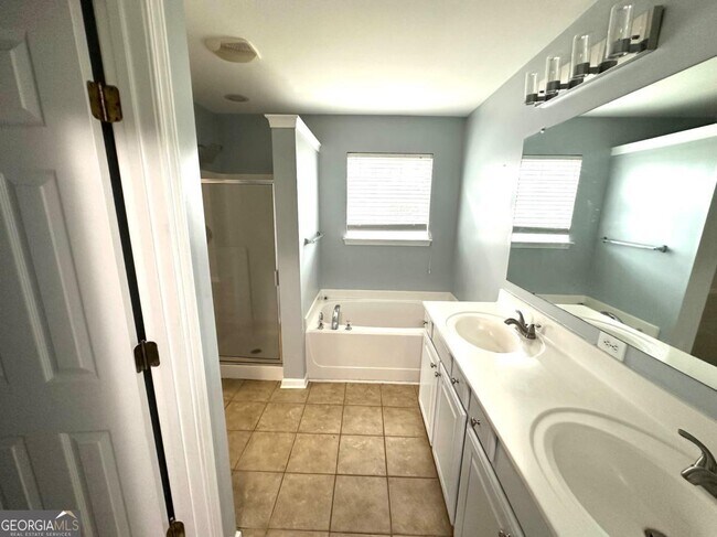 Building Photo - 5496 Village Trace