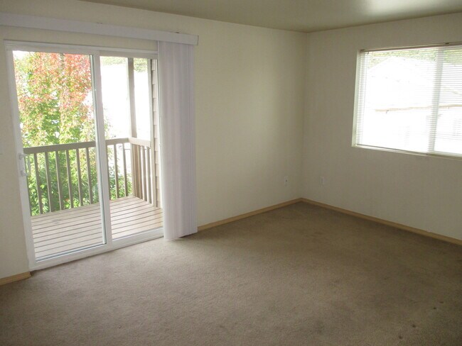 Building Photo - Two Bedroom Apartment in South Salem