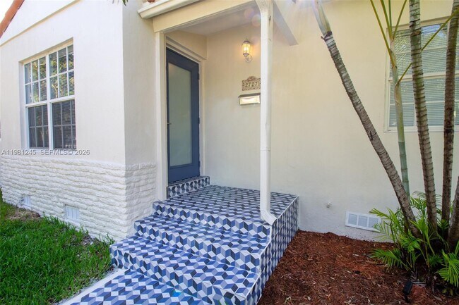 Building Photo - 2727 Calusa St