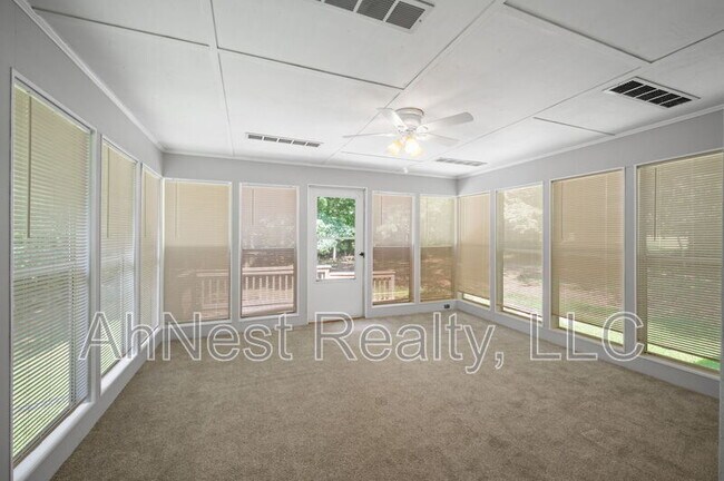 Building Photo - 50 Woodland Trce