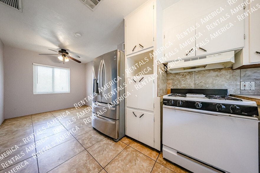 Building Photo - 160 S Hibbert-1