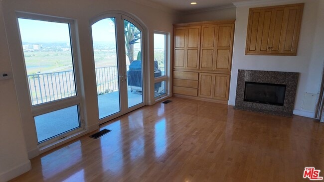 Building Photo - 8120 Billowvista Dr