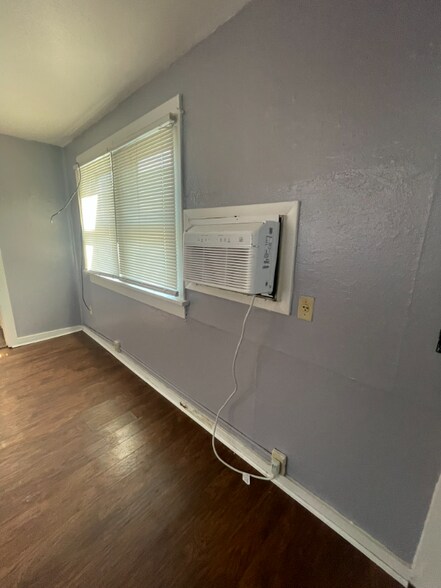 Building Photo - 115 Sycamore St