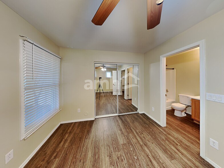 Building Photo - 5617 S 21st Pl