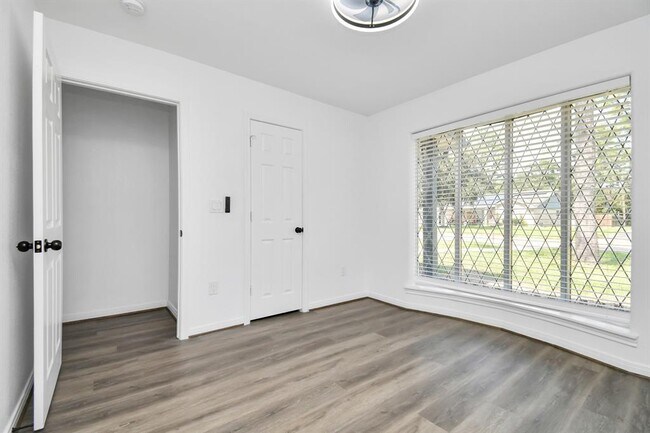 Building Photo - 136 Cherry Tree Ln