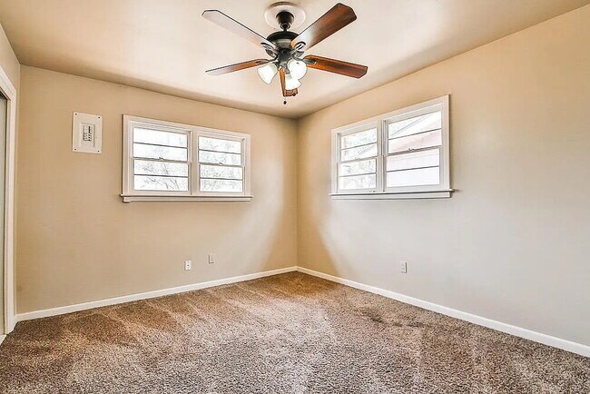 Building Photo - Come check out this great 3 bedroom 2 bathroom house located near Texas Tech!  Half Off First Mon...