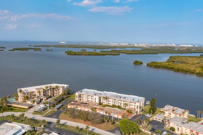 Building Photo - 1825 Minutemen Causeway