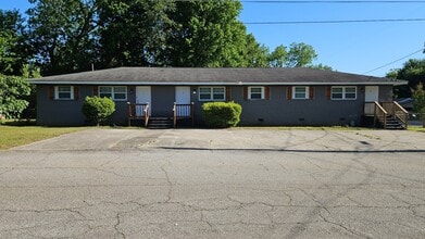 Building Photo - 165 Friendship Cir