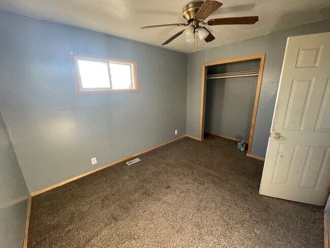 Building Photo - 2 Bedroom House