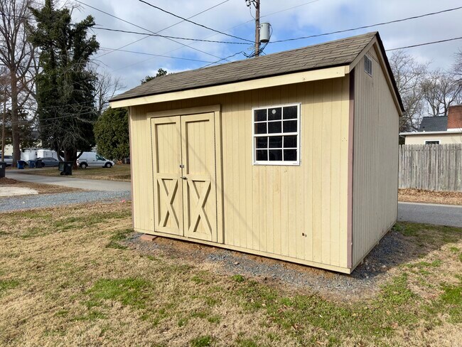 Building Photo - 625 Goldsborough St