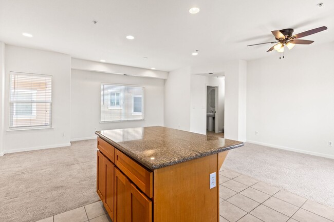 Building Photo - Spacious 2 Bed, 2.5 Bath Townhouse in Gate...