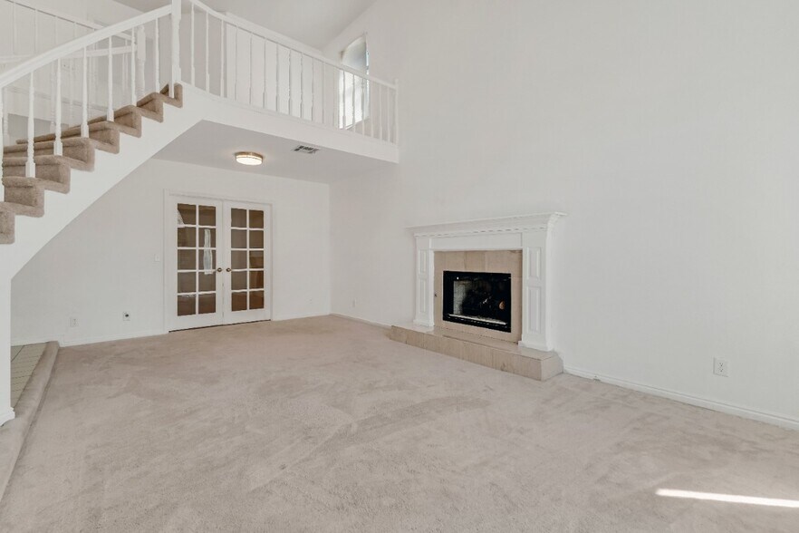 Formal Living Room - 3052 Carlotta Cir
