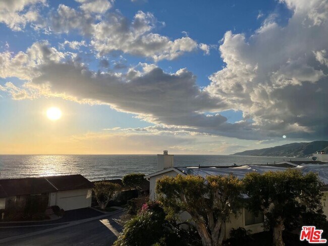 Building Photo - 6798 Shearwater Ln