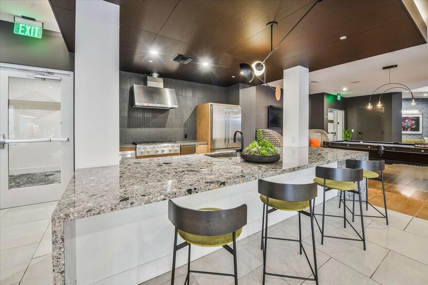 Building Photo - 375 Camino De La Reina