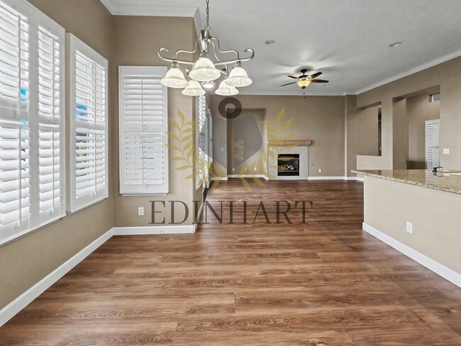 Building Photo - 818 S Apple Ave