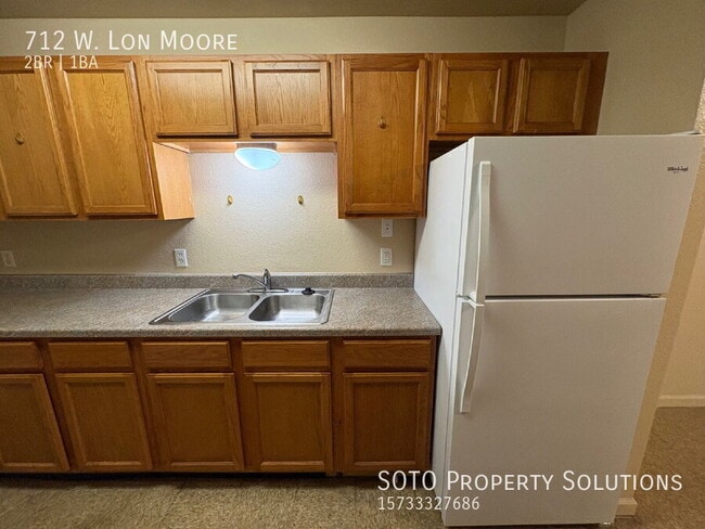 Building Photo - 712 Lon Moore St