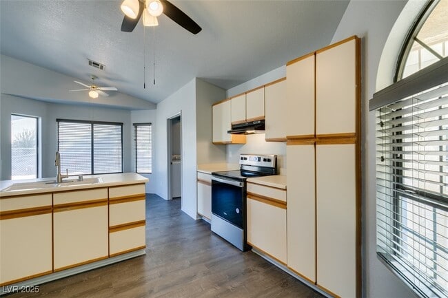 Building Photo - 1670 Rocking Horse Dr