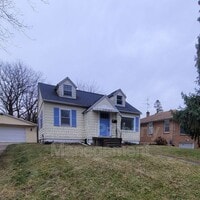 Building Photo - 864 Emerald Ave NE