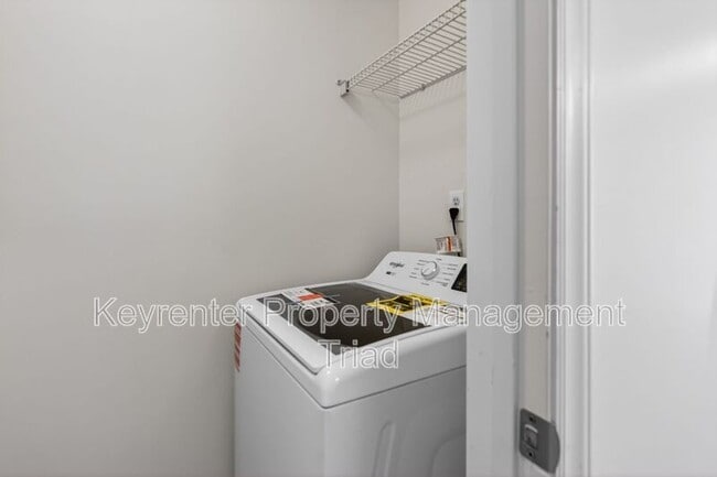 Building Photo - 138 Tannenbaum Cir