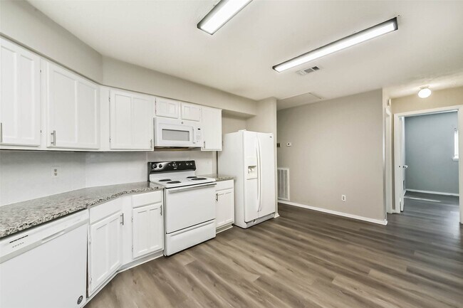 Building Photo - 2406 Pilgrims Bend Dr