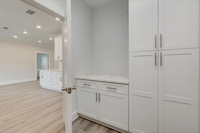 Building Photo - 14 Alexander Way