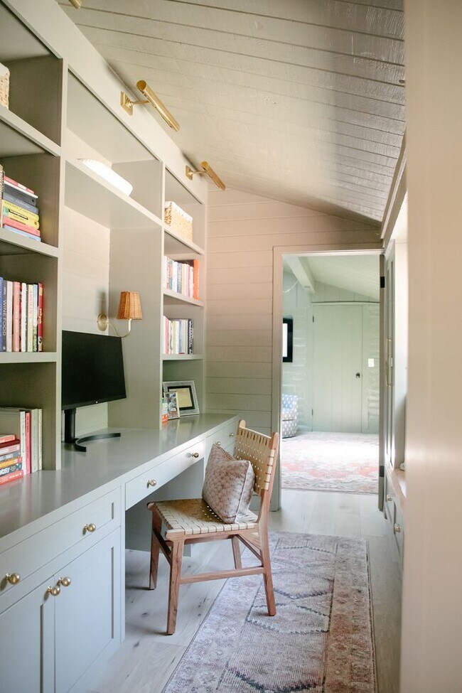 Building Photo - Beautiful Carmel Valley Home 3bed/3bath Re...