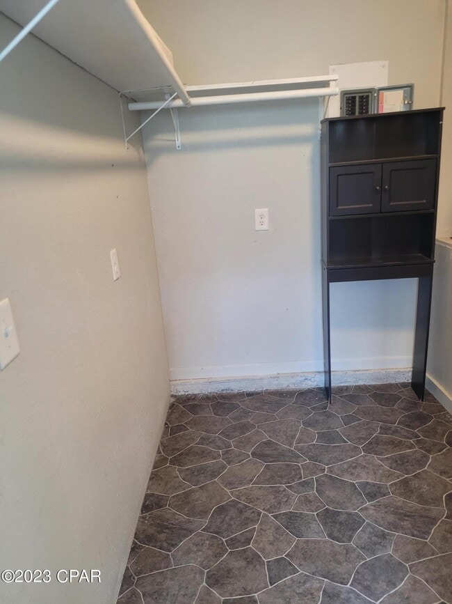 Building Photo - 4083 Woodridge Pl