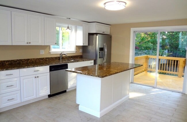 Primary Photo - 1800 sqft 4-bed/1.5-bath Single Family Hom...