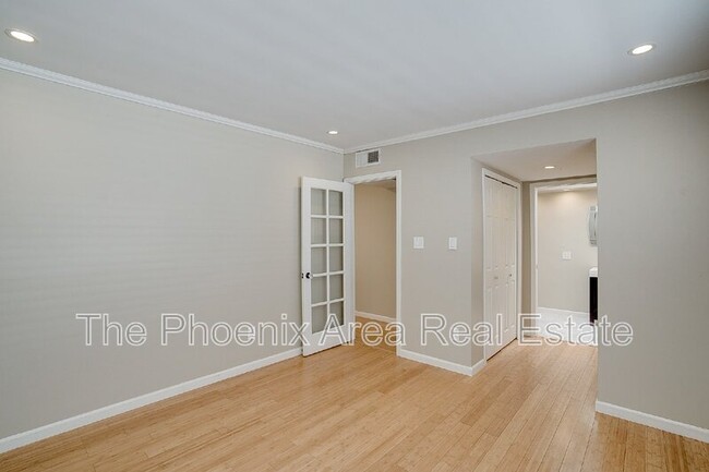 Building Photo - 1143 E Sandpiper Dr