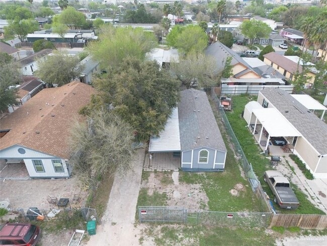 Primary Photo - 916 Violet Dr