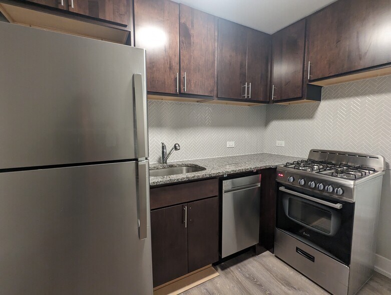 Building Photo - 542 W Surf St