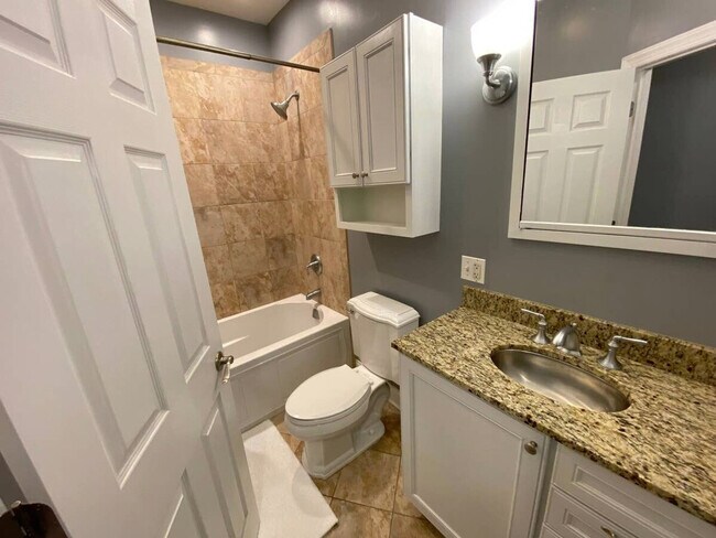 Building Photo - 2244 N Dayton St