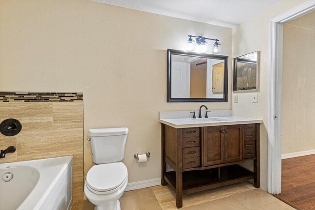 Building Photo - 110 SW Peacock Blvd