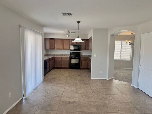 Building Photo - Stunning 4Bedrooms/2.5 Bath Home!
