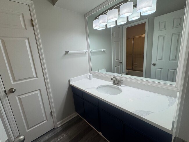 Building Photo - Arrowhead One Level