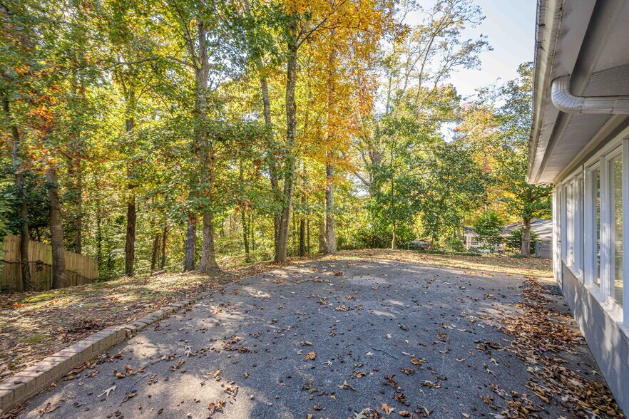 Building Photo - 6640 Williamson Dr