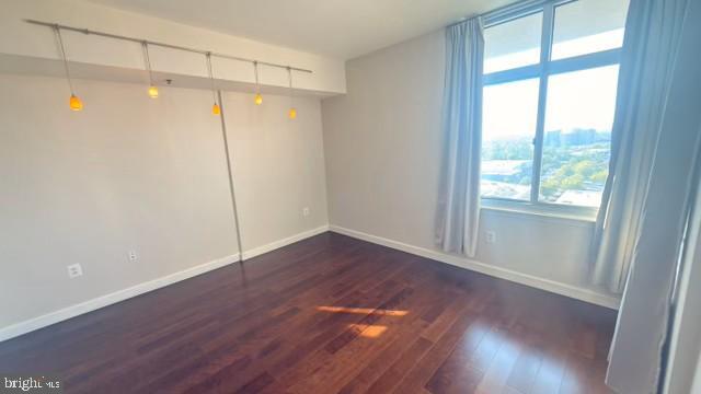 Building Photo - 5750 Bou Ave