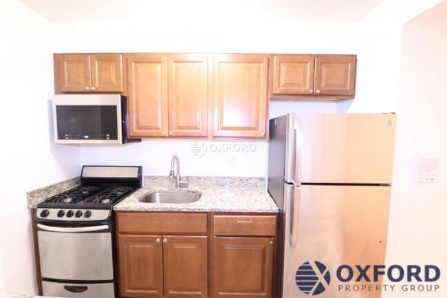 Building Photo - 1 bedroom in Queens NY 11355