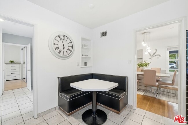 Building Photo - 15040 Hamlin St