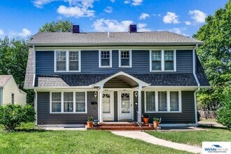 Building Photo - 2 bedroom duplex in College Hill