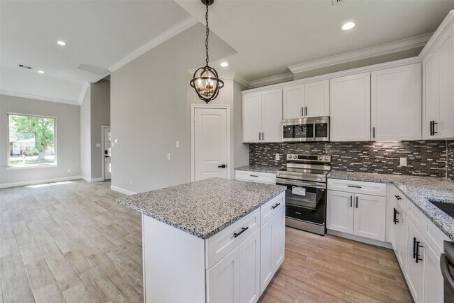 Building Photo - 6835 Tara Dr