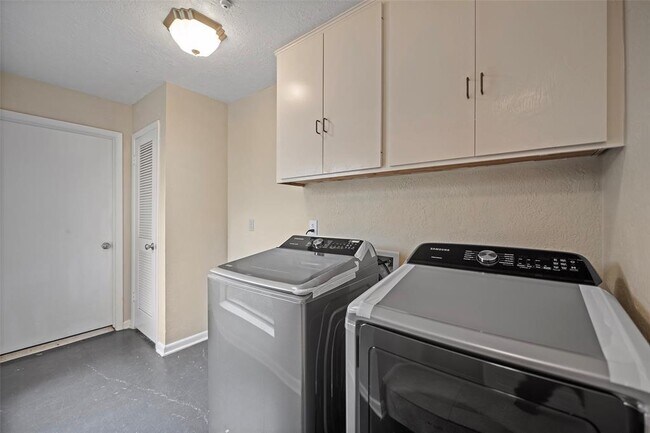Building Photo - 534 Fox Briar Ln