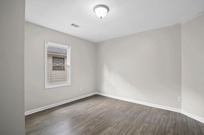 Building Photo - 1005 Westmoor Dr NW