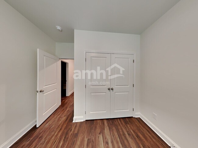 Building Photo - 301 Pecan Dr