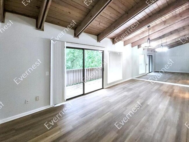 Building Photo - 3815 Paces Ferry W