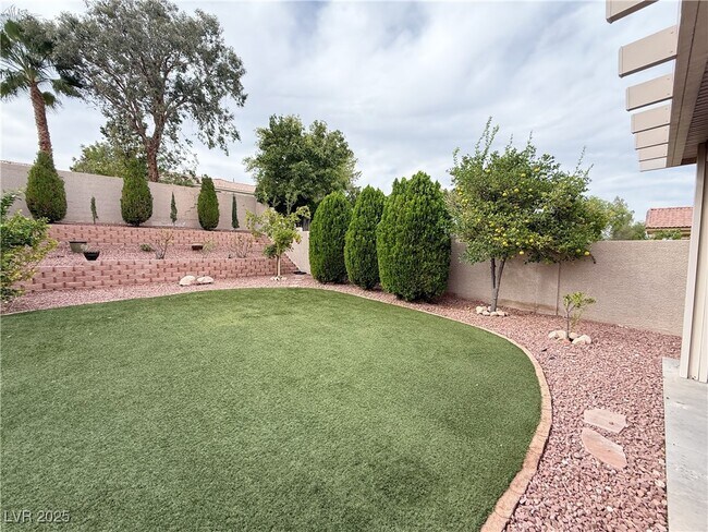 Building Photo - 5057 Shadow Valley St