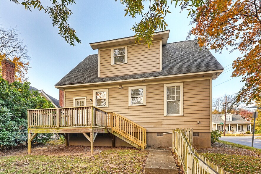 Building Photo - 1601 Wilmore Dr