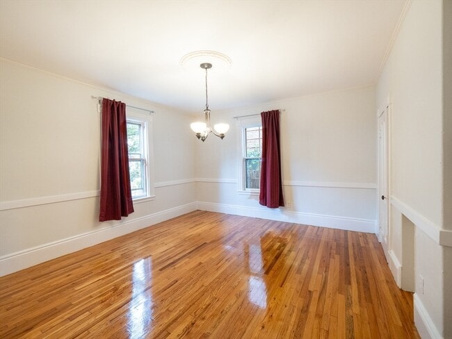 Building Photo - 12 Adella Pl