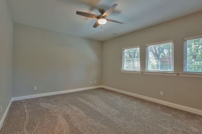 Building Photo - Unbelievable 3 Bedroom 3 Bathroom Upscale Town Home