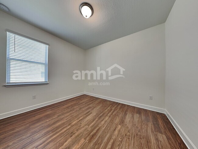 Building Photo - 1020 Island Pond Dr